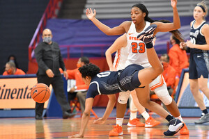 Kiara Lewis' 5 steals helped contribute to Syracuse's 24 total forced turnovers.