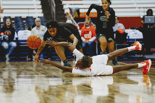 After struggling for the ball, Cooper's pass to Lewis resulted in a transition layup.